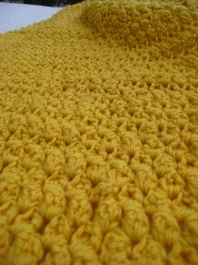 Желтый шарф-палантин